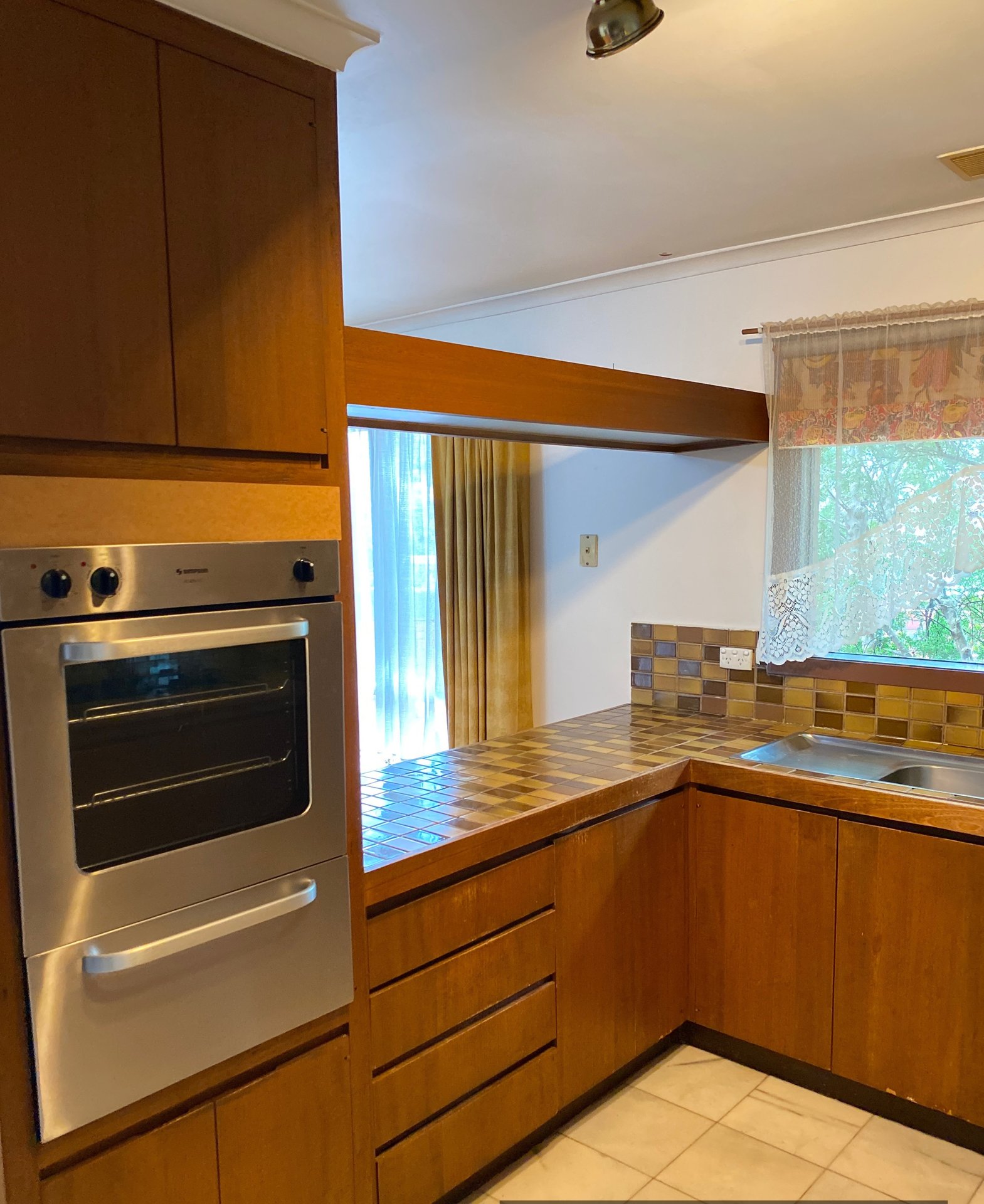 1 Dora Avenue, Blackburn image 4