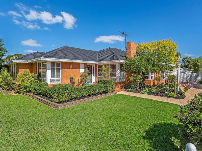 1 Drake Court AVONDALE HEIGHTS