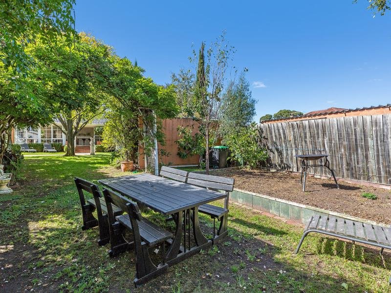 1 Drake Court AVONDALE HEIGHTS