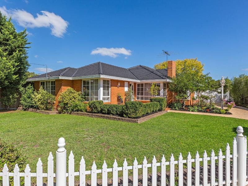 1 Drake Court AVONDALE HEIGHTS