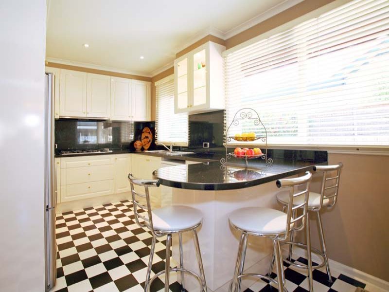 1 Dresden Avenue, Heathmont image 3