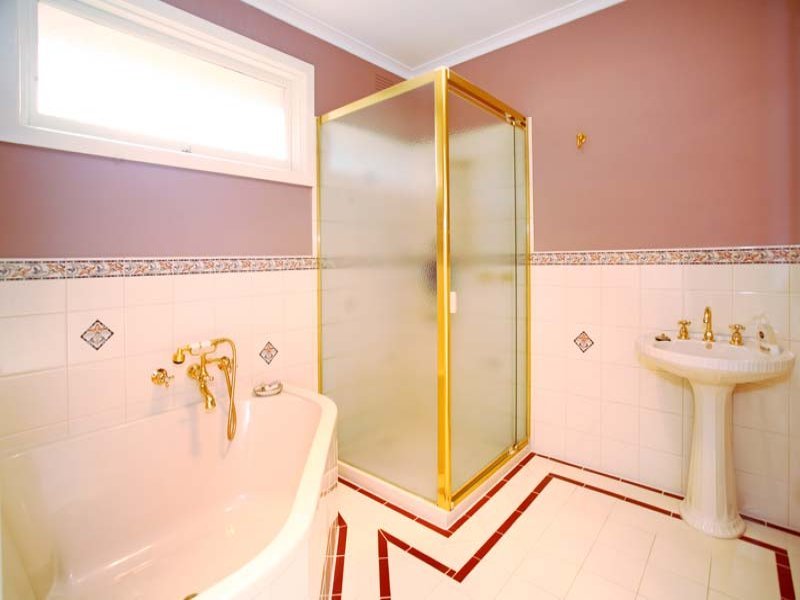 1 Dresden Avenue, Heathmont image 4