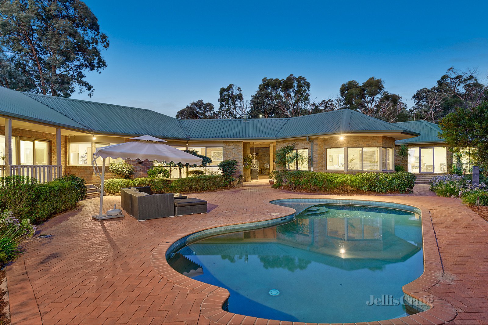 1 Duke Retreat, Eltham image 9