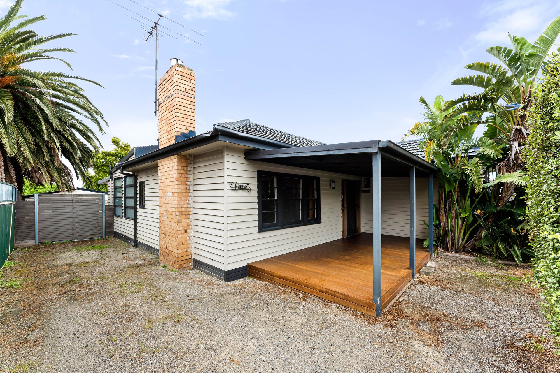1 Dunbar Avenue, Sunshine VIC 3020