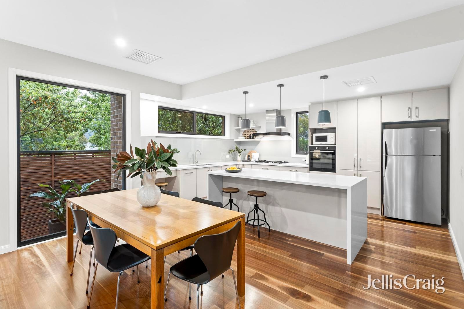 1 Dunrossil Drive, Kilsyth image 4