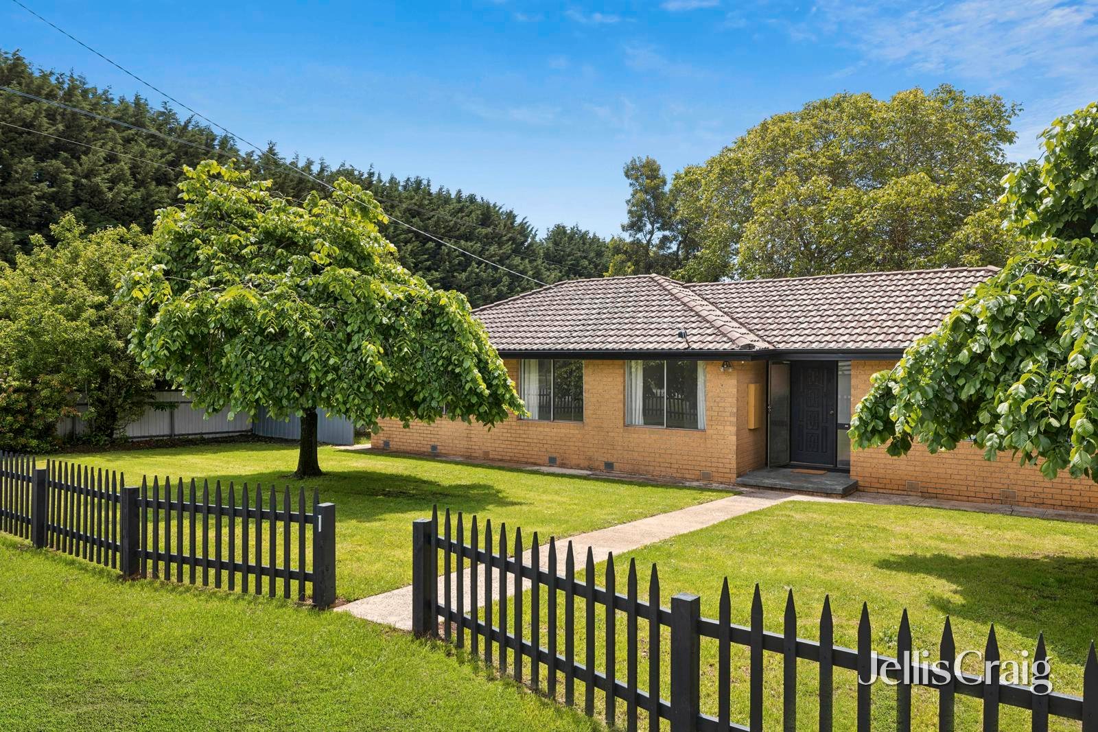 1 Dysart Street, Glenlyon image 1