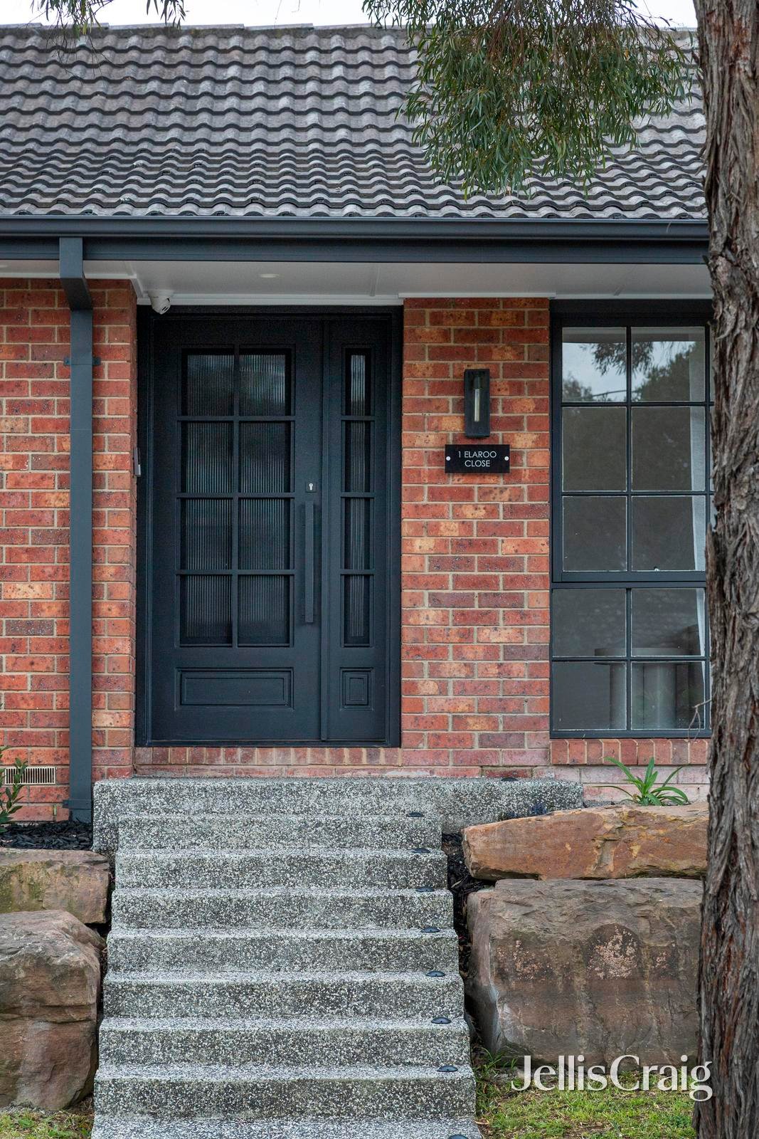 1 Elaroo Close, St Helena image 2