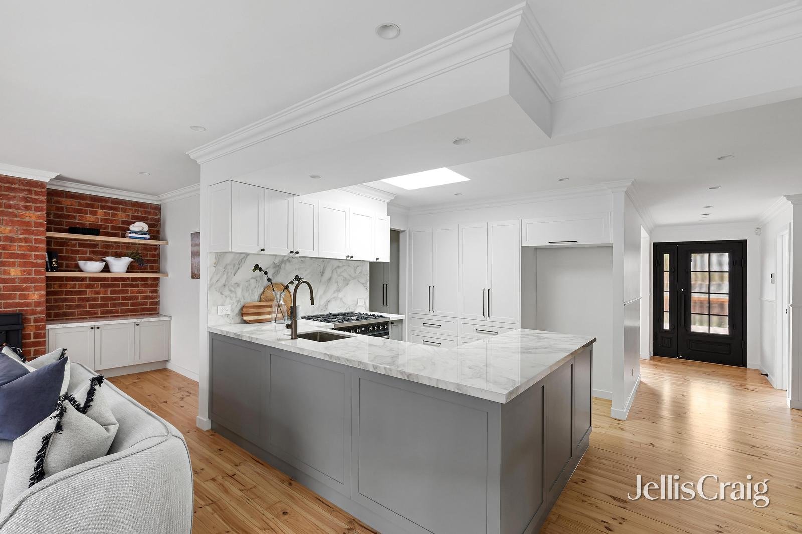 1 Elaroo Close, St Helena image 5