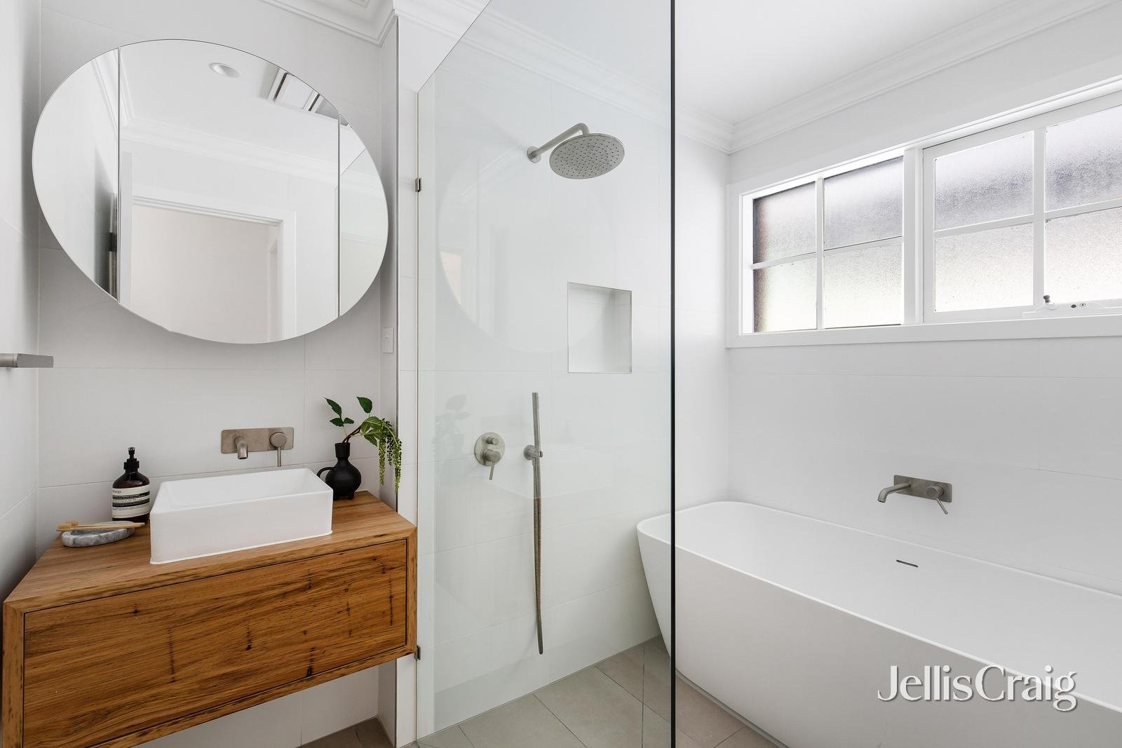 1 Elaroo Close, St Helena image 12