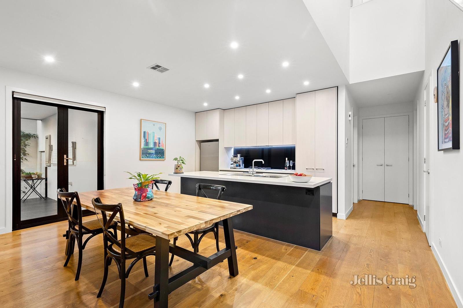 1 Ellsworth Crescent, Camberwell image 3