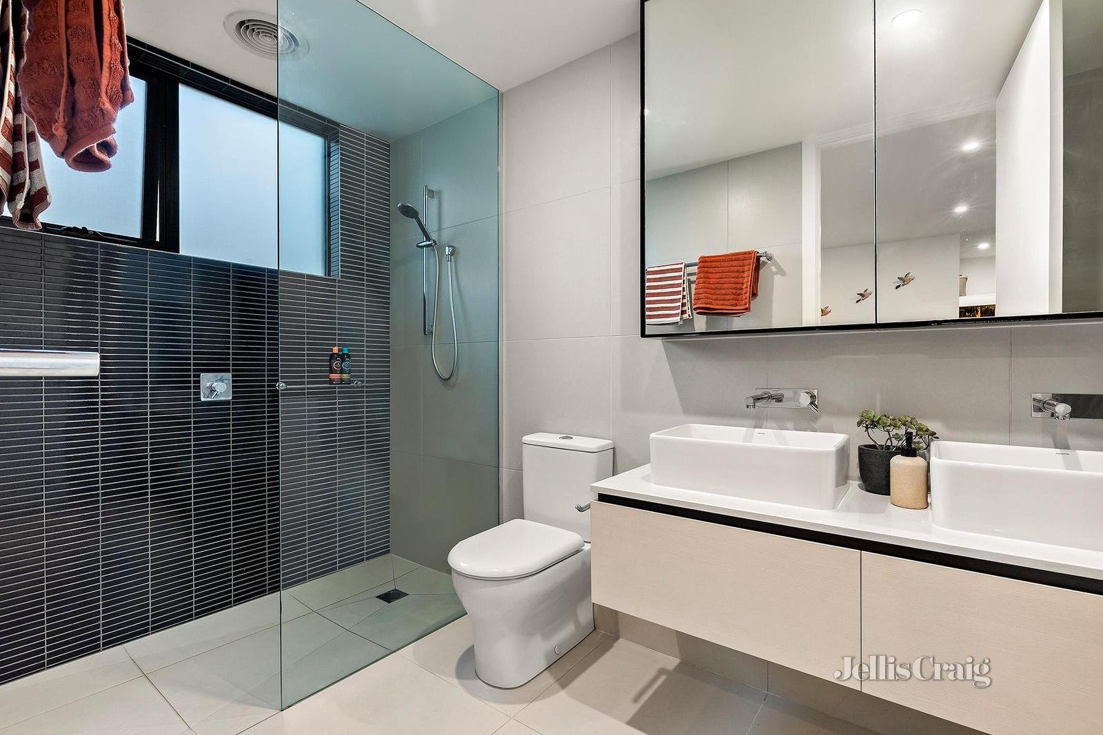 1 Ellsworth Crescent, Camberwell image 8