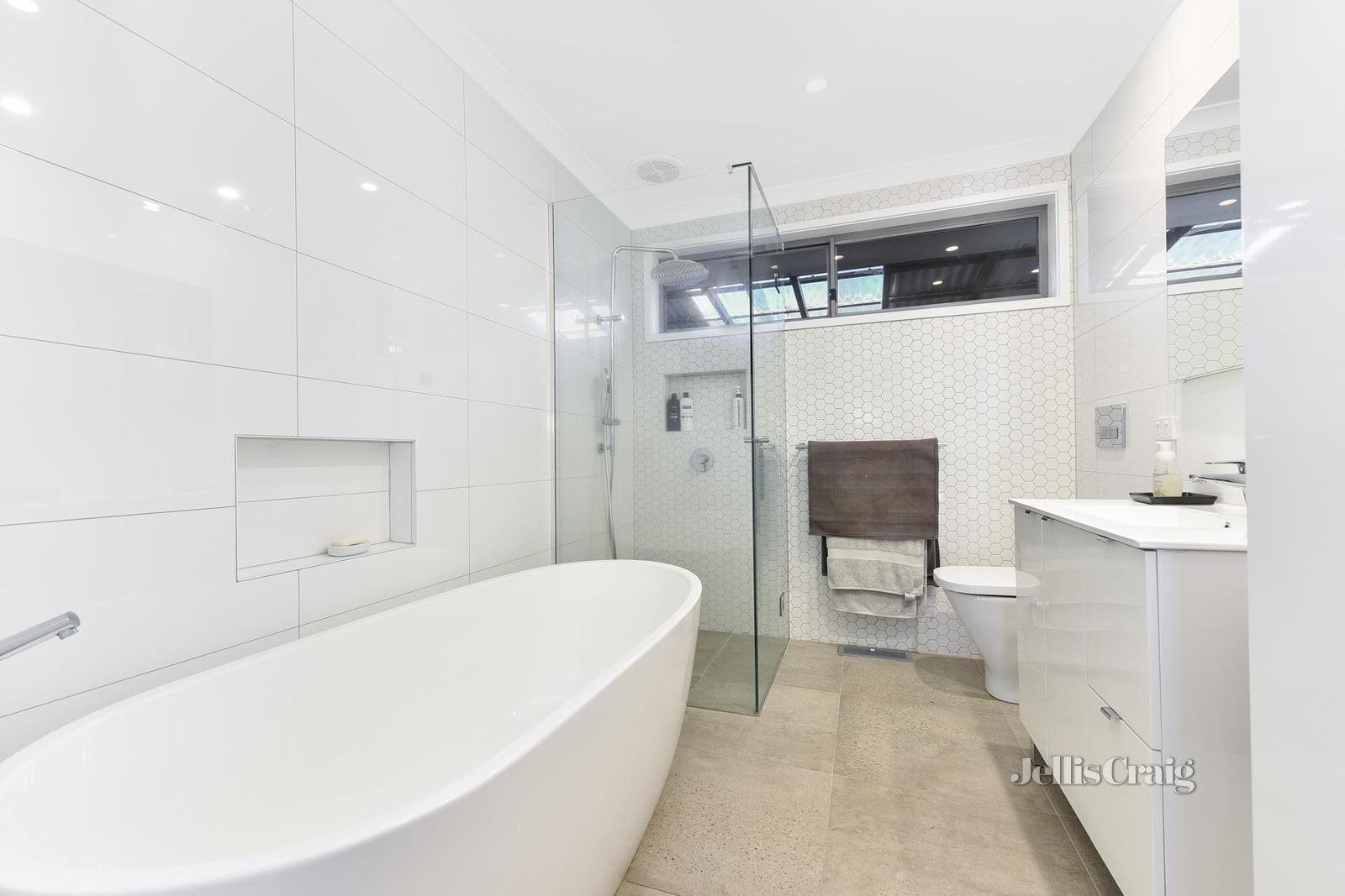 1 Elvara Court, Mulgrave image 4