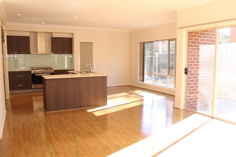 1 Esdale Street, Blackburn image 2