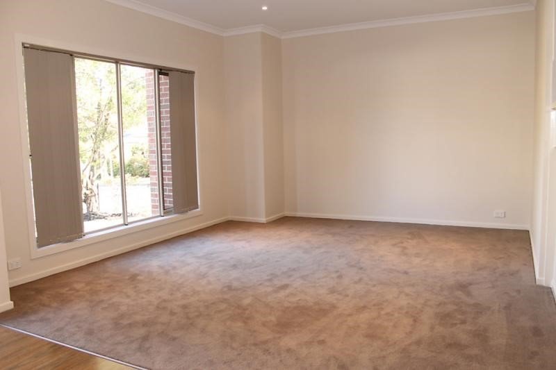 1 Esdale Street, Blackburn image 5