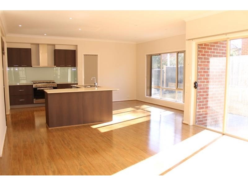 1 Esdale Street, Blackburn image 2