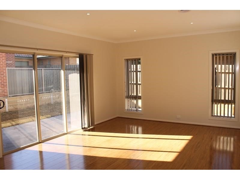 1 Esdale Street, Blackburn image 4