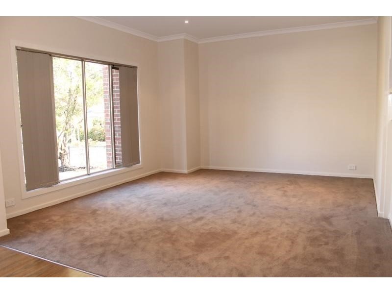 1 Esdale Street, Blackburn image 5