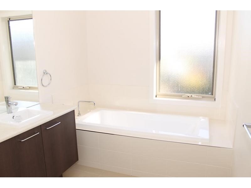 1 Esdale Street, Blackburn image 9