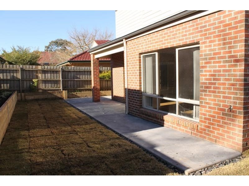 1 Esdale Street, Blackburn image 11