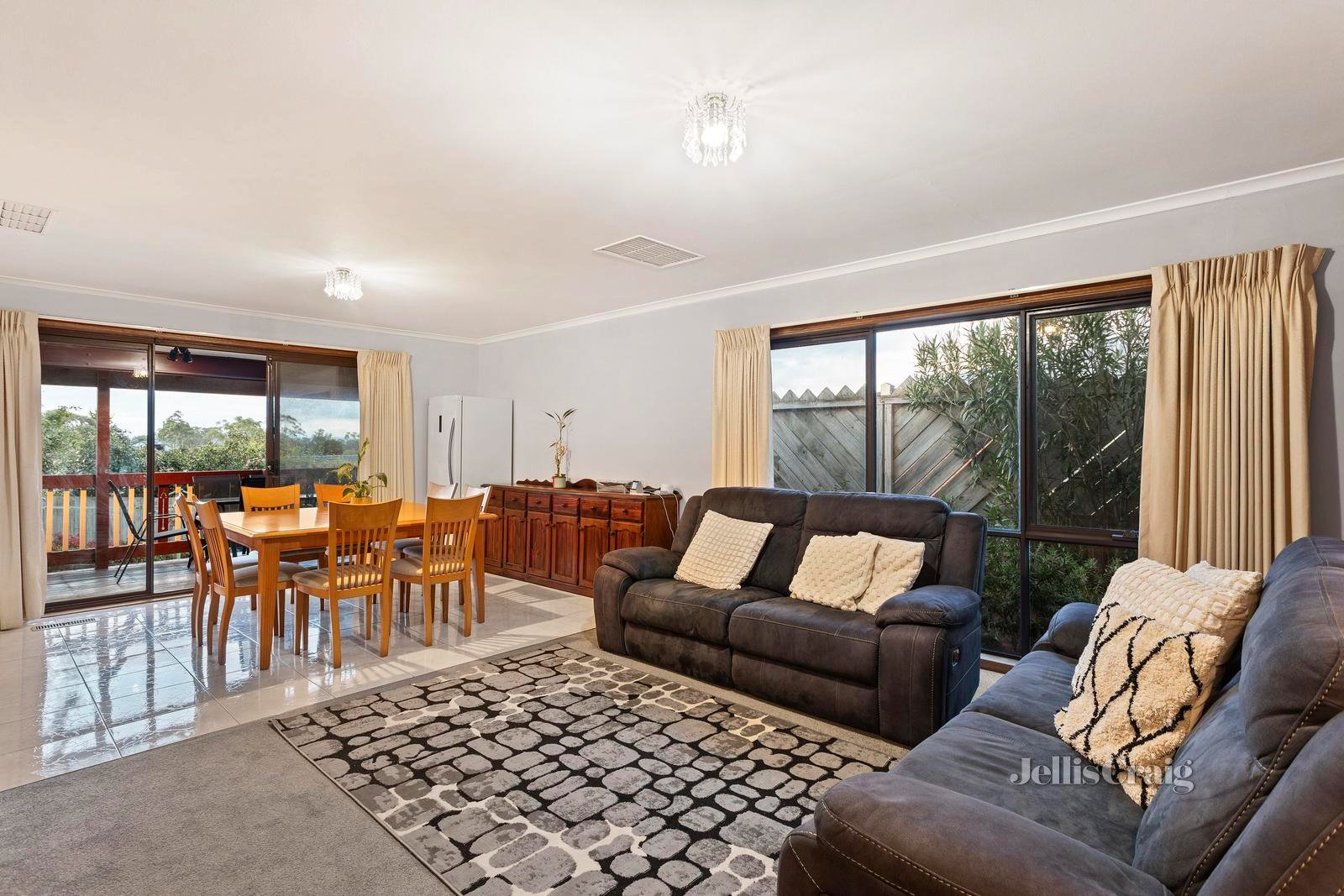 1 Farrer Court, Warranwood image 2