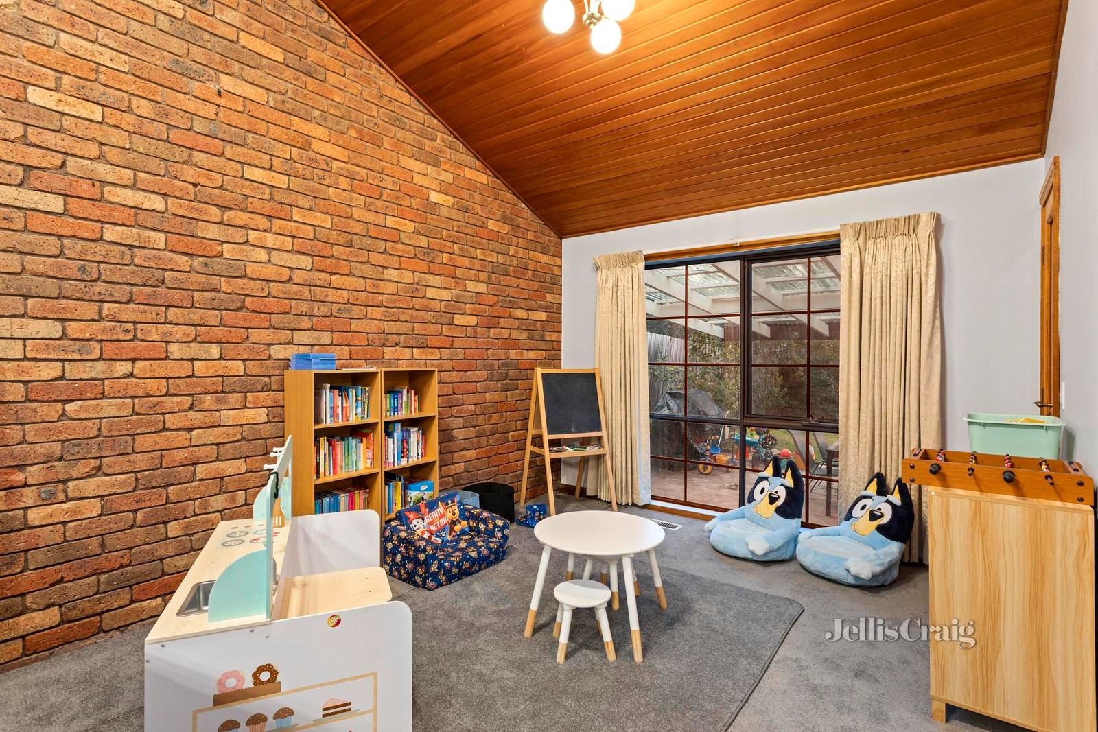 1 Farrer Court, Warranwood image 6