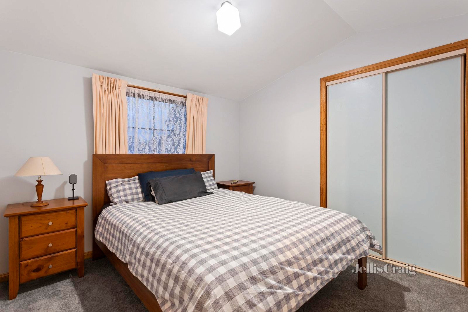 1 Farrer Court, Warranwood image 9