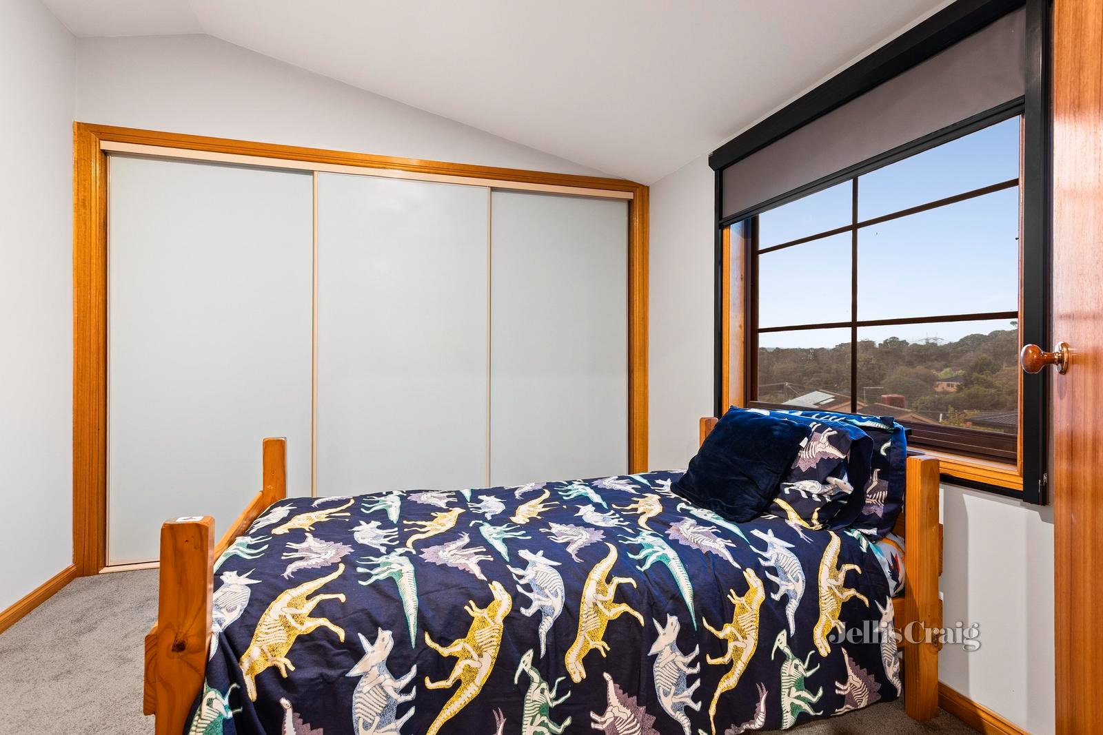 1 Farrer Court, Warranwood image 10