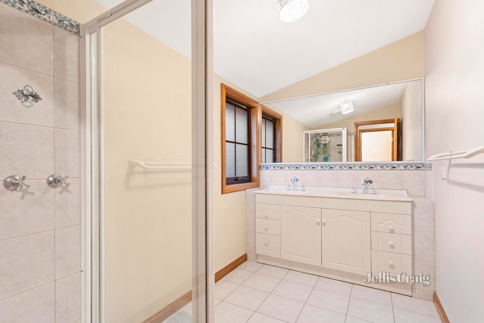 1 Farrer Court, Warranwood image 12