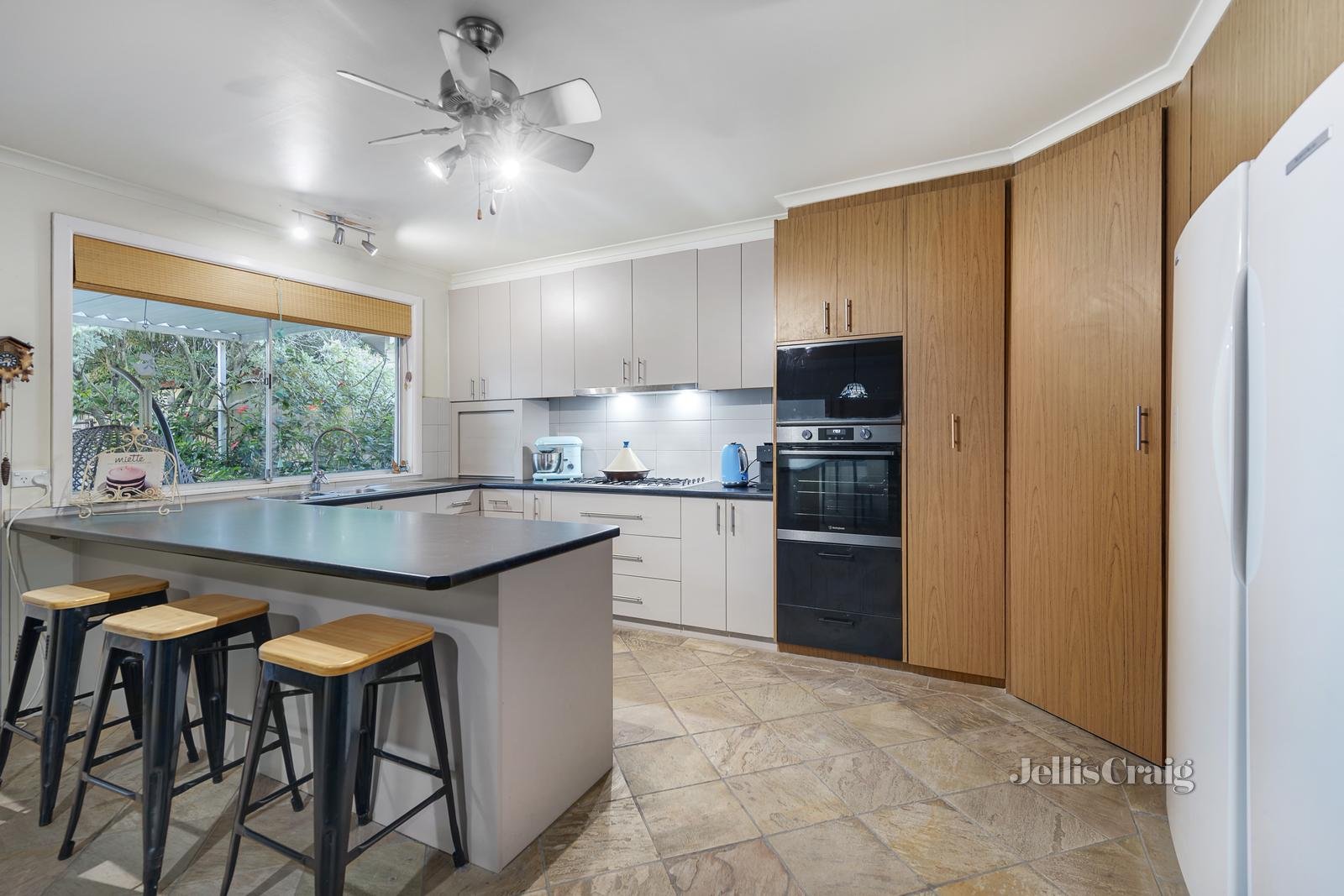 1 Fitzroy Street, Mckinnon image 5