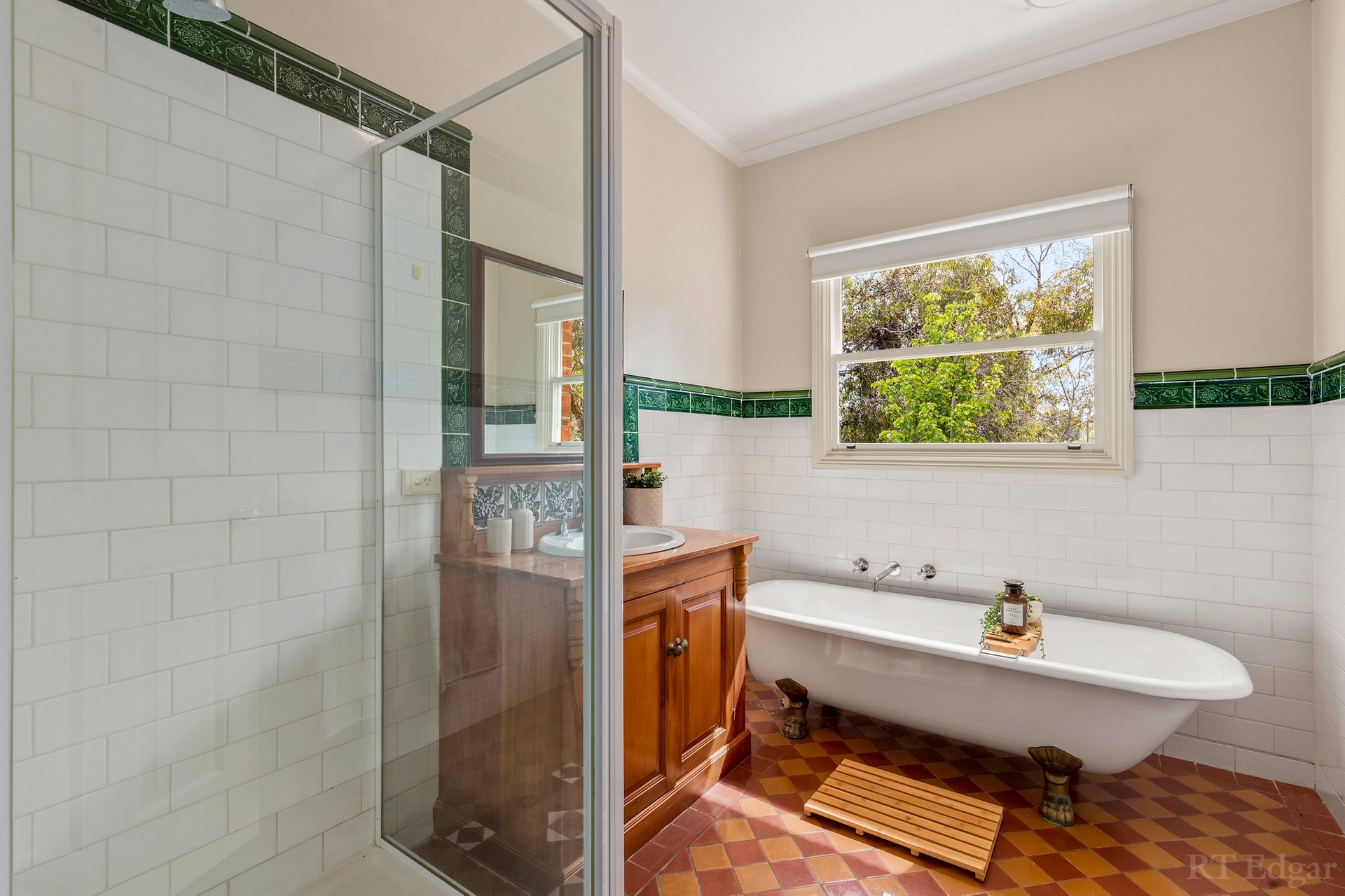 Property Gallery Thumbnail 12