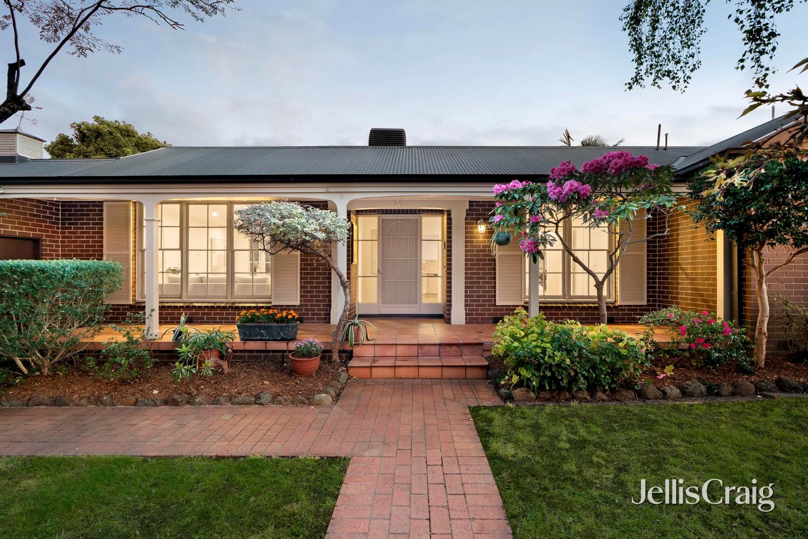 1 Franklin Court, Glen&nbsp;Waverley image 1