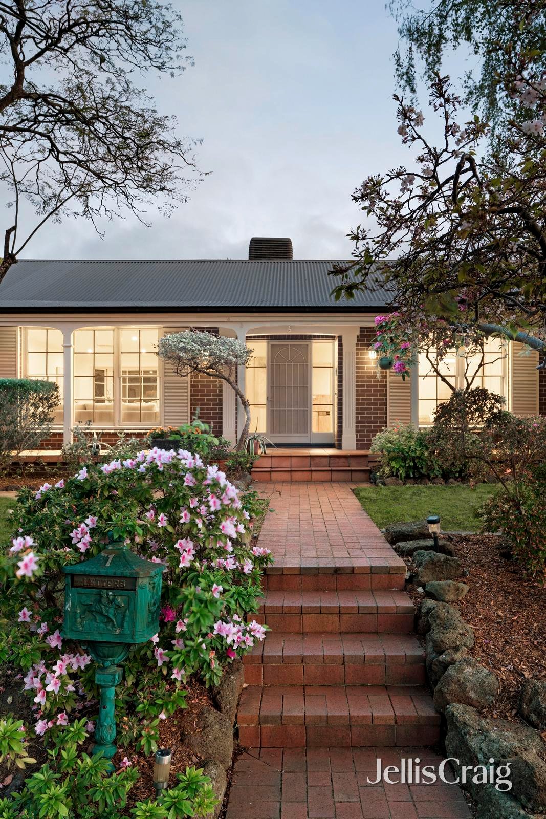 1 Franklin Court, Glen&nbsp;Waverley image 16