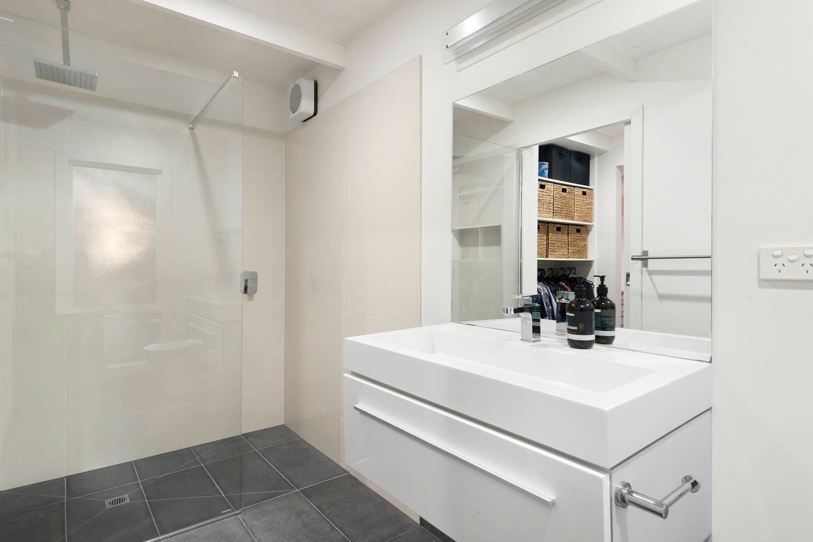 Property Gallery Thumbnail 9