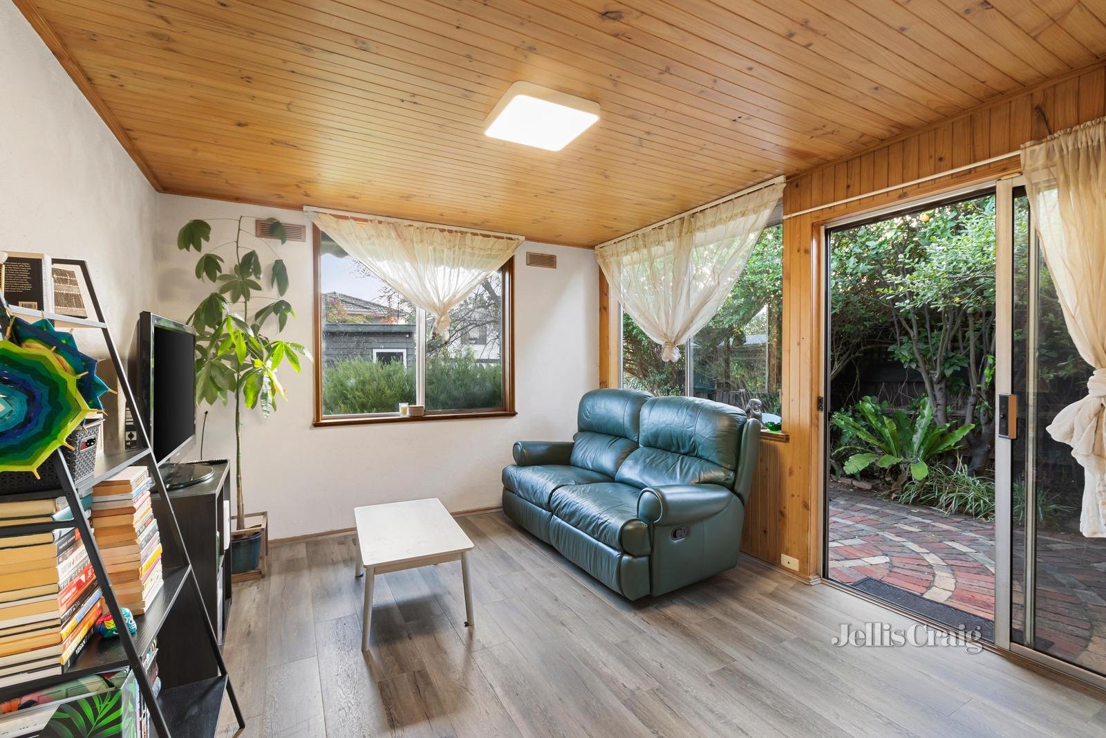 1 Geel Street, Bentleigh image 2