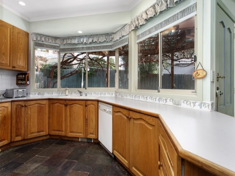1 Gilbert Street, Mont Albert image 6