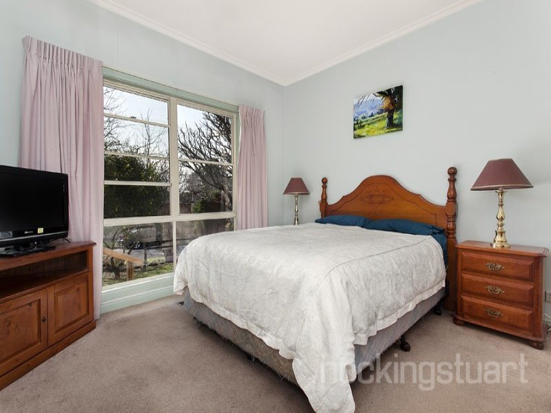 1 Gilbert Street, Mont Albert image 7