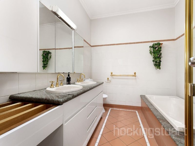 1 Gilbert Street, Mont Albert image 8