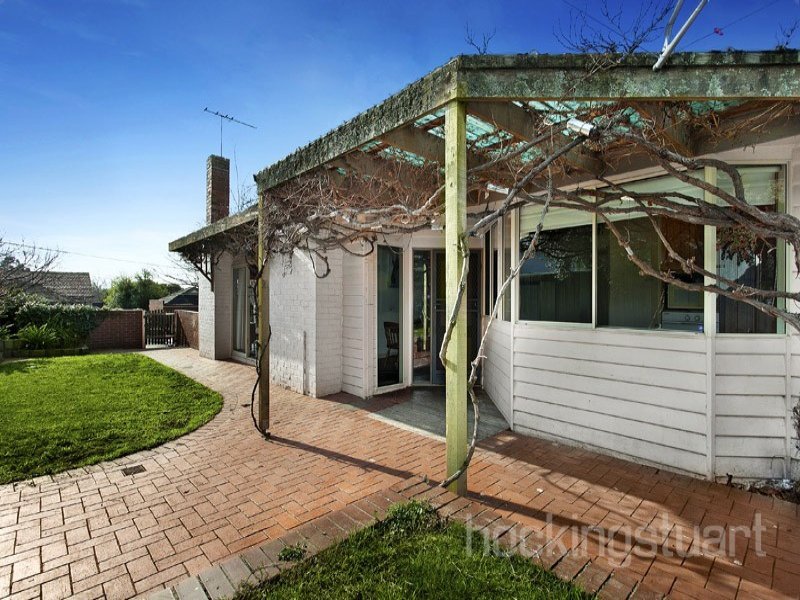 1 Gilbert Street, Mont Albert image 9