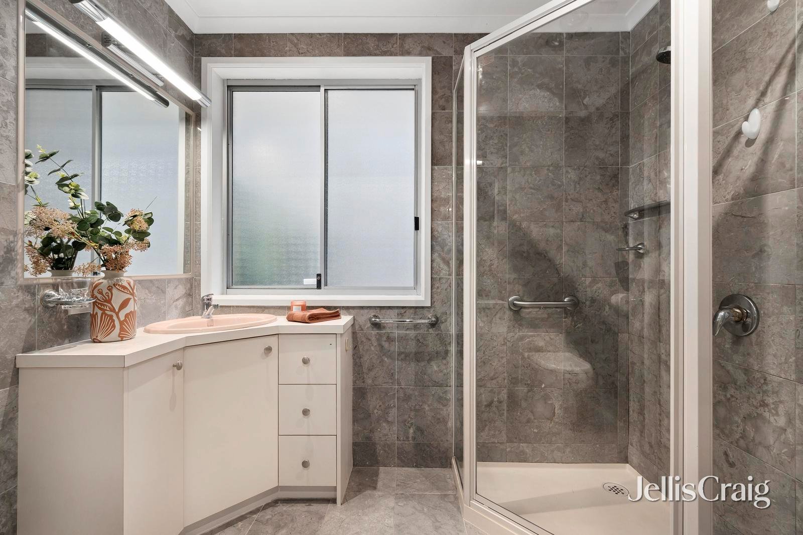 1 Glenview Road, Doncaster East image 7