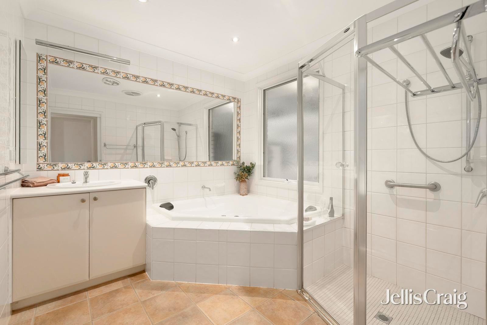 1 Glenview Road, Doncaster East image 9