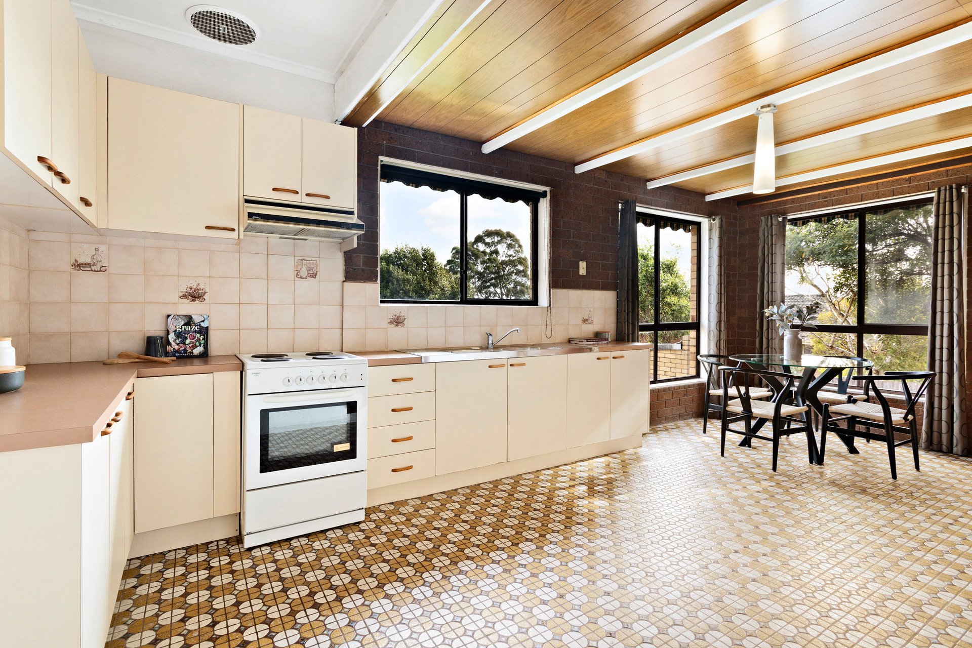 Property Gallery Thumbnail 6