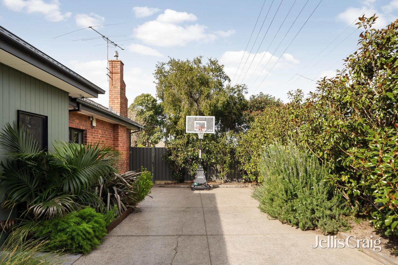 1 Gordon Grove, Preston image 16
