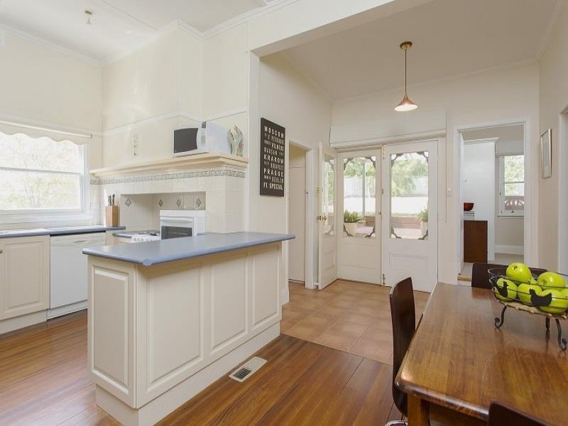 1 Greenhill Place, Castlemaine image 3