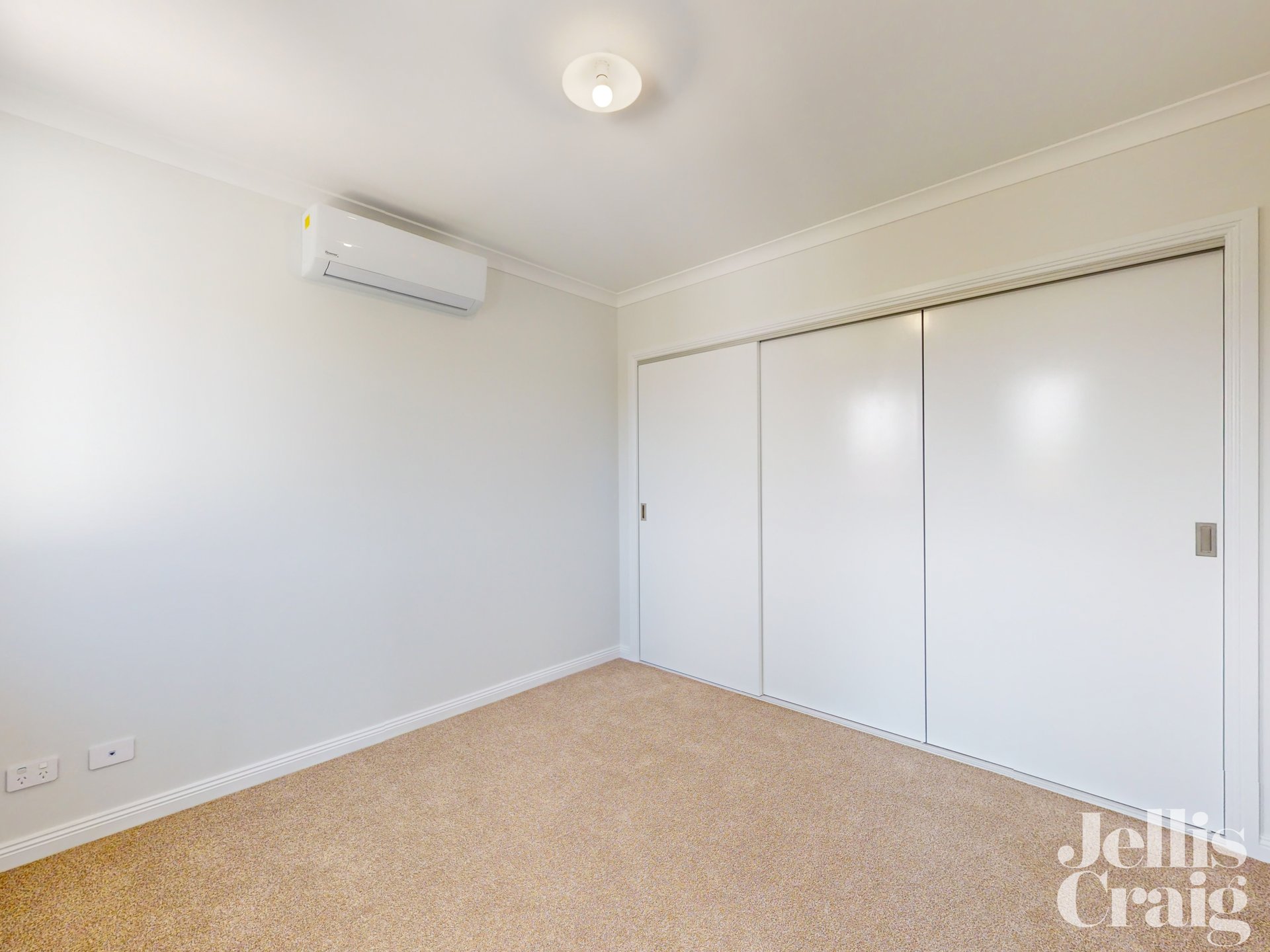 1 Hawthorn Grove, Mckinnon image 6