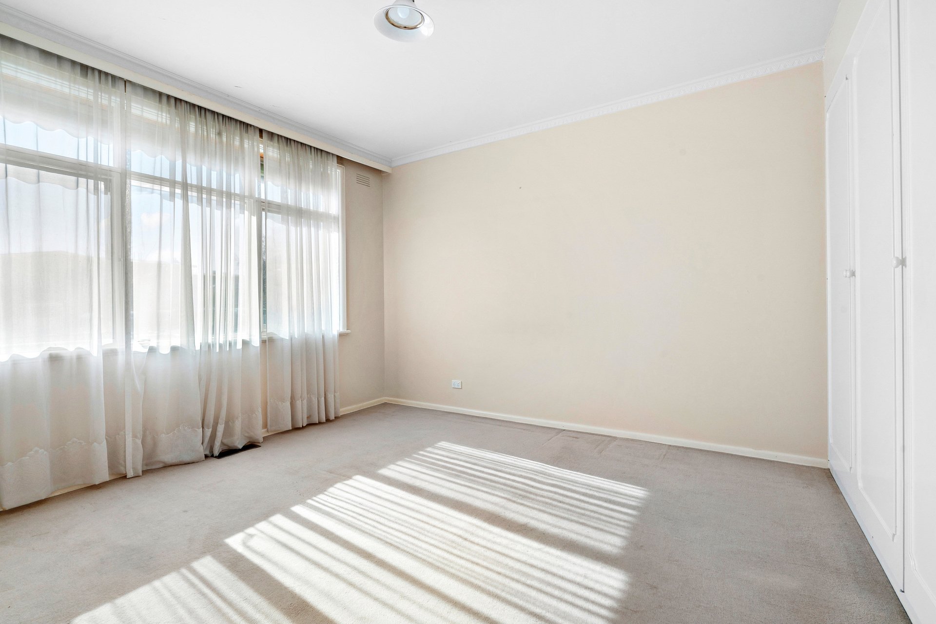 Property Gallery Thumbnail 6