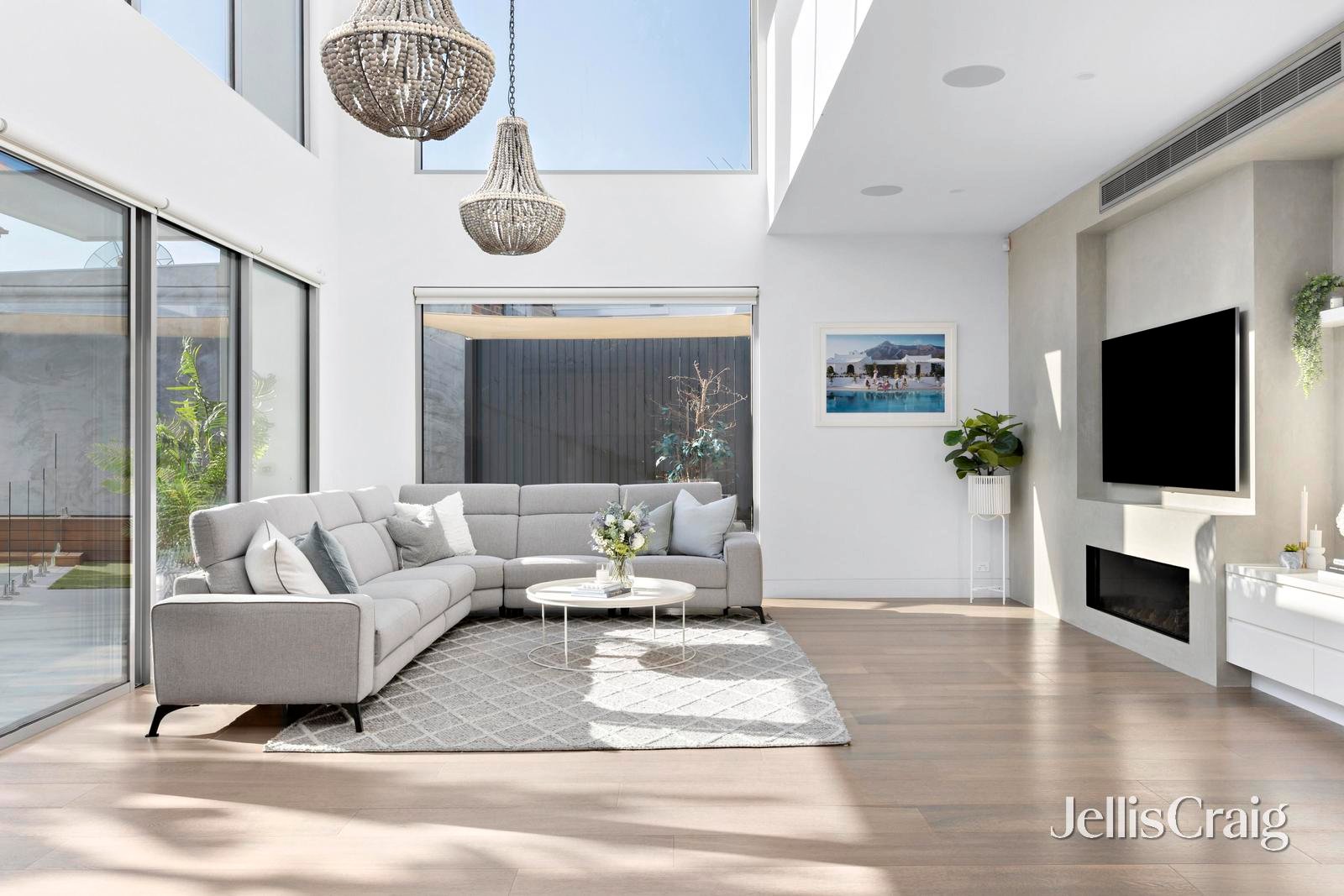 1 Hewitt Court, Strathmore image 2