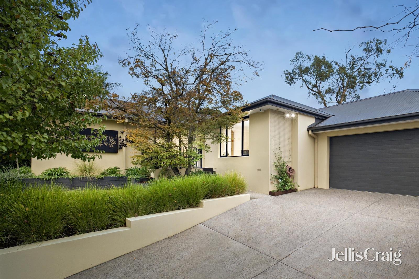 1 Holly Court, Mitcham image 1