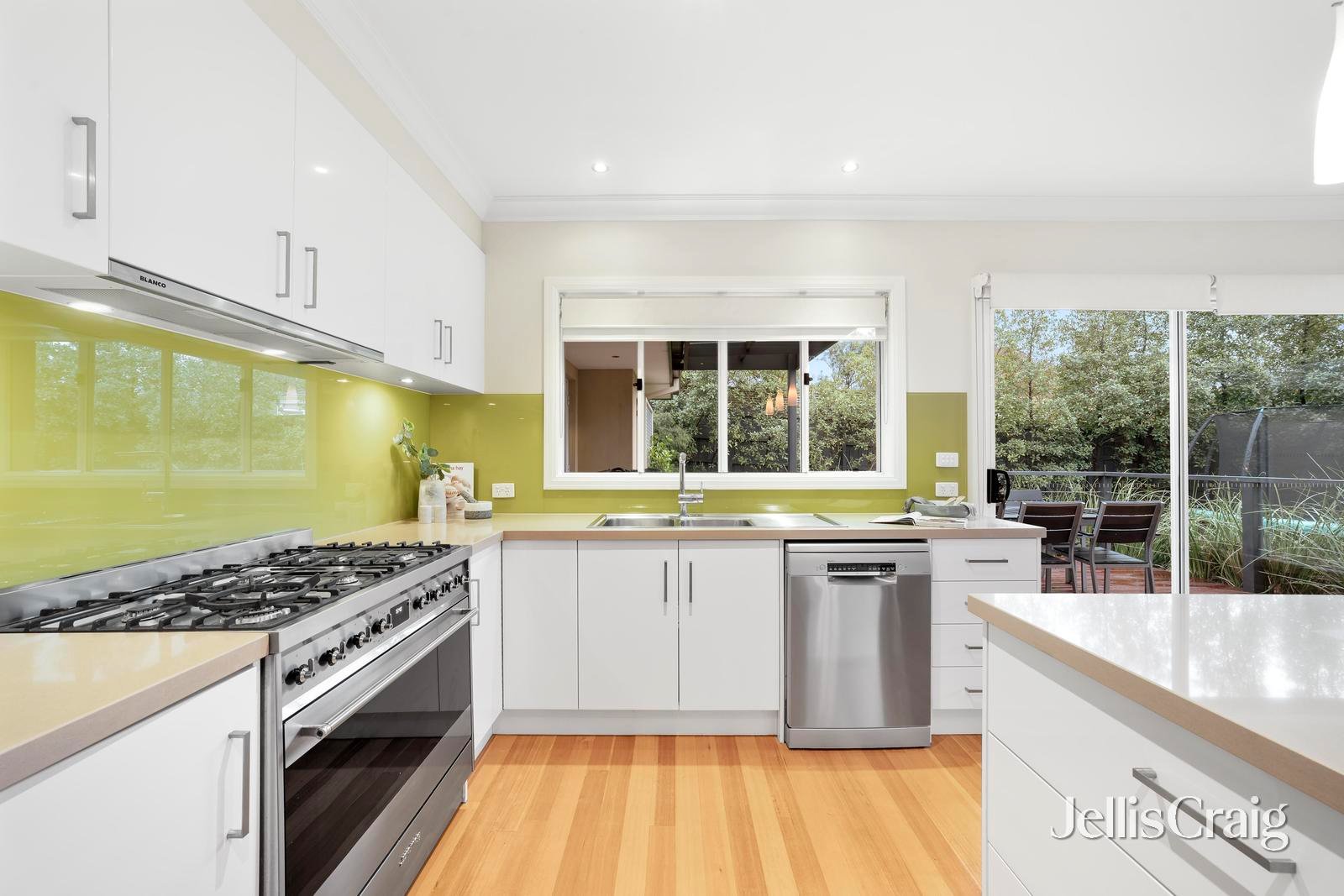 1 Holly Court, Mitcham image 4