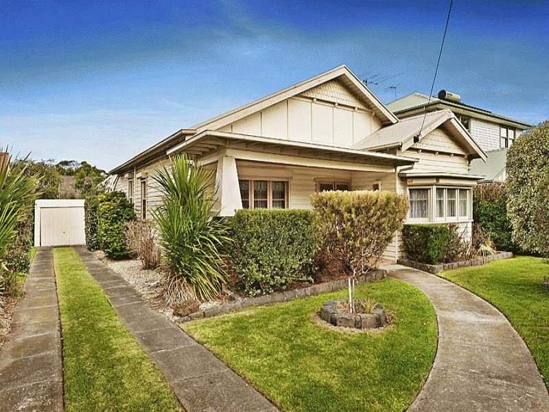 1 Holyrood Avenue, STRATHMORE VIC 3041