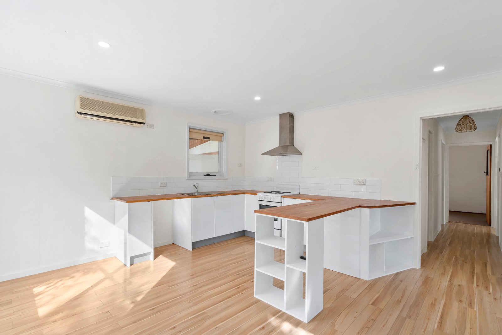 1 Japonica Court, Newcomb image 2